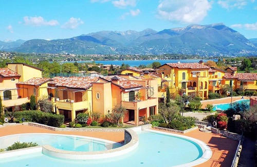 Manerba del Garda Apartamento | Hermoso Apartamento Espacioso En Residencia Privada Con Piscinas