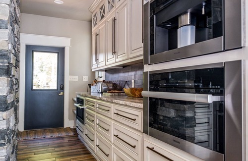 Henrico Casa | Lake Gaston Main lake Private Sandy Beach -SPECTACULAR