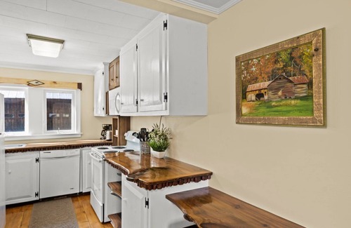 Warrensburg Cabina | Lake George Area Cabin near Hudson River Access