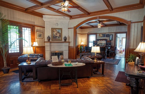 Lake Luzerne-Hadley Casa | Lake George area Victorian Inn - sleeps 24 - Firepit - A/C - Breakfast included!