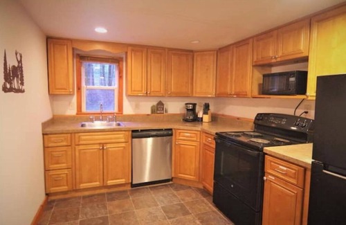 Lake George Cabina | Lake George Diamond Point 3 Bed / 2 Ba two story Cabin