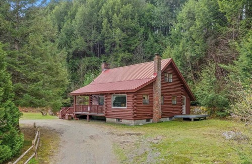 Lake George Casa | Lake George | Hot Tub | Firepit | Schroon Lake