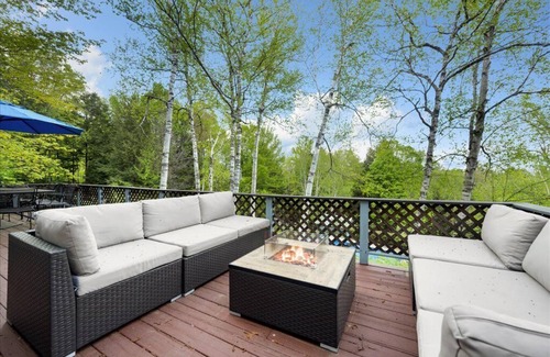 Warrensburg Cabina | Lake George Mountain Chalet on 2.45 acres with Fall Foliage, grill & fire pit.