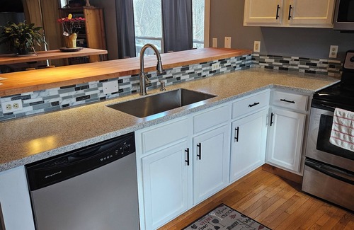 Byrdstown Casa | Lake getaway less than 1 mile from Dale Hollow lake.