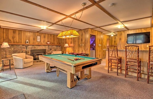 Lake Harmony Estates Casa | Lake Harmony Access Home with Game Room and Fire Pit!