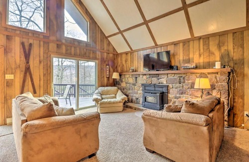 Lake Harmony Estates Casa | Lake Harmony Access Home with Game Room and Fire Pit!