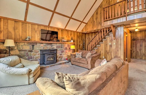 Lake Harmony Estates Casa | Lake Harmony Access Home with Game Room and Fire Pit!