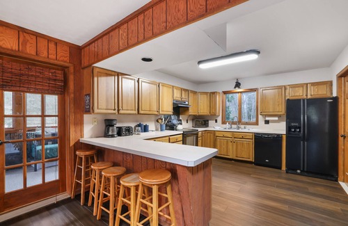 Lake Harmony Estates Casa | Lake Harmony Cabin - sleeps 13, game room, open common area, hot tub