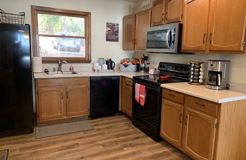 Fair Play Casa | Lake Hartwell Covered Dock & Sunset Beach 3BD, 1BA