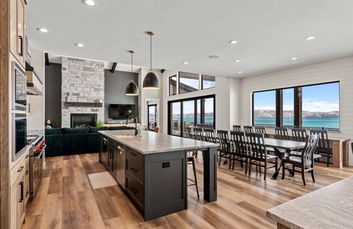 Fish Haven Casa | Lake Haven-11 Bedrooms - Sleeps 70+ - Indoor slide