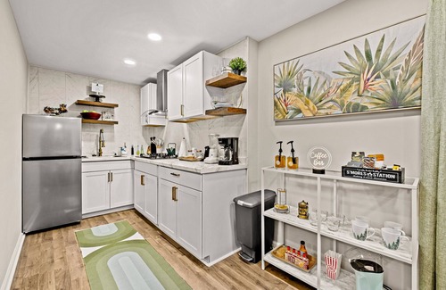 Conyers Casa | Lake Haven-Entire guesthouse with Hot Tub, Paddleboat, and Fishing!