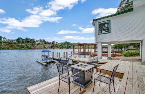 Piney Casa | Lake Haven Estate with Hot Tub, Game Room and Pontoon Boat, 4BR, 4 Bathoom, 2 Kitchens