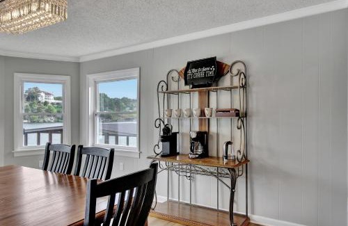 Piney Casa | Lake Haven Estate with Hot Tub, Game Room and Pontoon Boat, 4BR, 4 Bathoom, 2 Kitchens
