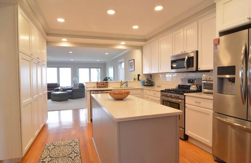 Lorain Casa | Lake Haven - The Water’s Edge Of Lake Erie!