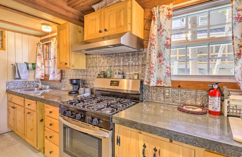 Sanbornton Cabina | Lake Hermit Cabin w/ Kayaks & Paddleboards!