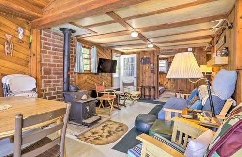 Sanbornton Casa | Lake Hermit Cabin with Kayaks and Paddleboards!