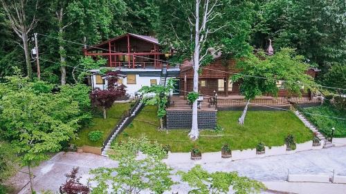 Hickory Casa | Lake Hickory Trio 1 BR Pink Unit