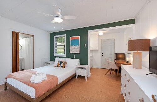 Hickory Casa | Lake Hickory Trio with Boat Slip