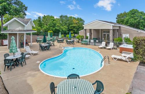 Kimberling City Casa | Lake Hideaway - Waterfront Condo with Resort Perks