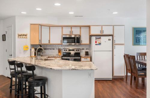 Kimberling City Casa | Lake Hideaway - Waterfront Condo with Resort Perks