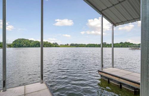Winchester Casa | Lake Home, Dock, Fire Pit, Hot Tub, Game Room, Etc