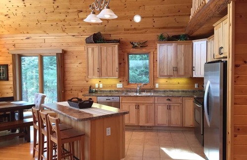 Hayward Casa | Lake Home en un hermoso lago privado, a 15 millas del centro de Hayward, WI