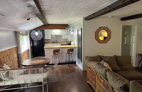 Hubbardton Cabaña | Lake Hortonia 3 bedroom cottage and boat house 2 min walk to Lake.
