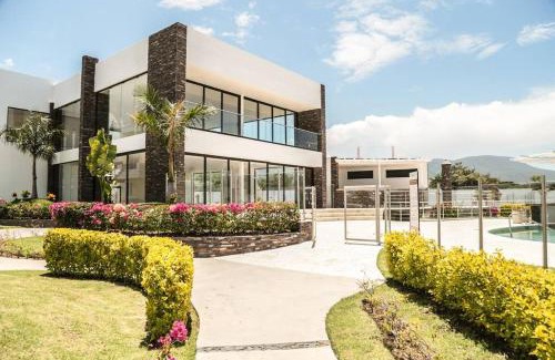 Bajío Casa | Lake house 3 bedroom Pool and hotub