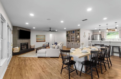 Flint Casa | Lake House - Amazing Views, Private Dock & Hot Tub, 8 Beds