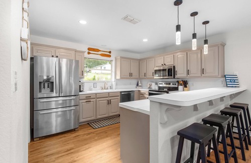 Flint Casa | Lake House - Amazing Views, Private Dock & Hot Tub, 8 Beds