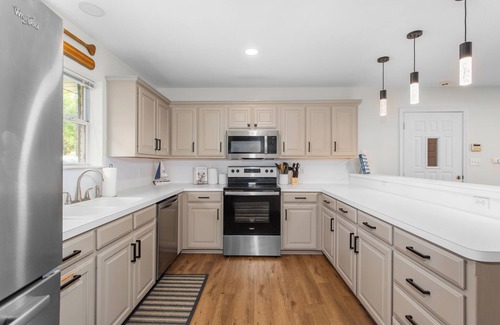Flint Casa | Lake House - Amazing Views, Private Dock & Hot Tub, 8 Beds