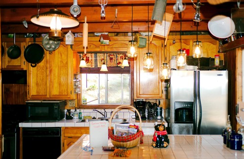 Crestline Casa | Lake House Getaway - 2 bedroom home in peaceful Crestline with WiFi AC and more!