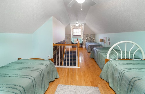Reed Creek Casa | Lake house getaway w kayaks & firepit -- 10 min to downtown Hartwell