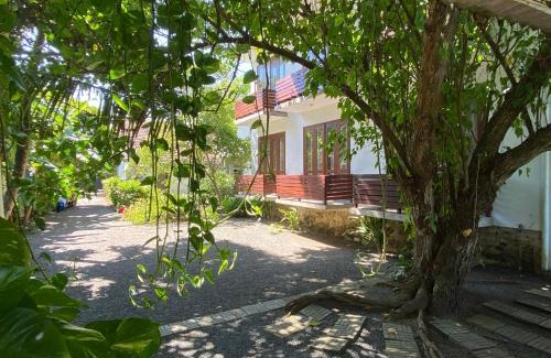 Hikkaduwa Hotel | Lake House Hikka