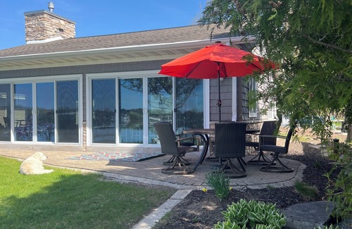 Hartford Casa | Lake House minutes to Erin Hills Golf Course, Holy Hill and Ice Age Trail