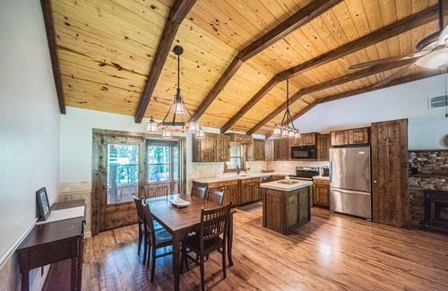 Benton Casa | Lake House near Big Bear Resort & Marina, Malcolm Creek Marina and King Creek