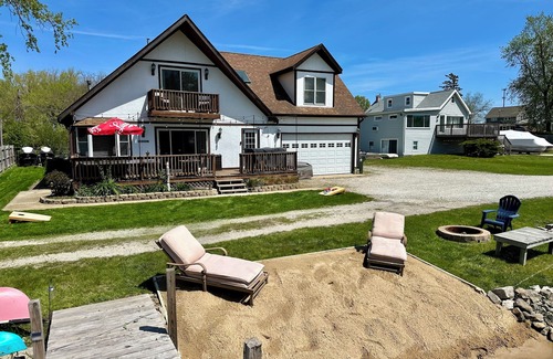 Solon Mills Casa | Lake House on Chain O’ Lakes. Antioch IL
