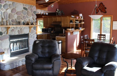 Coldwater Casa | Lake House Rental - VB Pontoon Optional