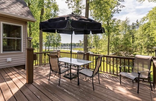 Grand Junction Casa | Cozy Winter Waterfront Chalet with gorgeous lake views.