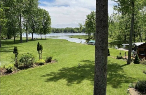 Grand Junction Casa | Cozy Winter Waterfront Chalet with gorgeous lake views.