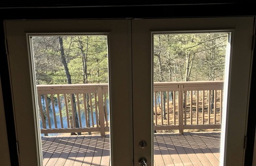 Hedgesville Casa | Lake House w/ Pool and King Bed, Fishing - Dogs OK