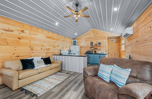 Groveoak Casa | Lake House with 32' Boat Garage, No-Stairs Entrance, Wi-Fi