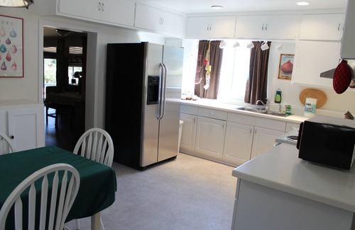 Dos Rios Casa | Lake House with 9 Hole and Disc Golf, Boats, Swimming!