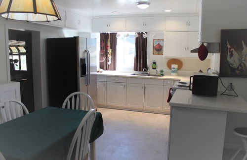 Dos Rios Casa | Lake House with 9 Hole and Disc Golf, Boats, Swimming!