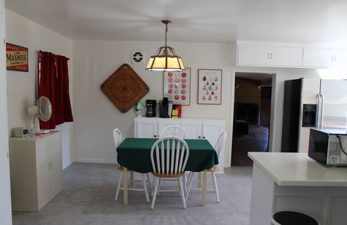 Dos Rios Casa | Lake House with 9 Hole and Disc Golf, Boats, Swimming!