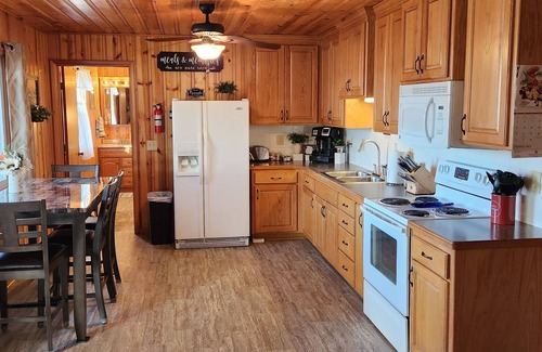 Warsaw Casa | Lake house with a view! Overlooks Warsaw and Lake of the Ozarks, Sleeps 4