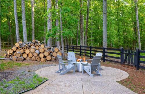 Bumpass Casa | Lake House with Hot Tub and Fire Pit