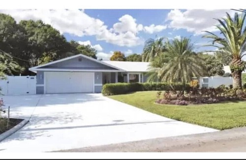 Winter Haven Casa | LAKE HOUSE WITH PRIVATE Free HEATED POOL & GAME ROOM 4 min FROM LEGOLAND