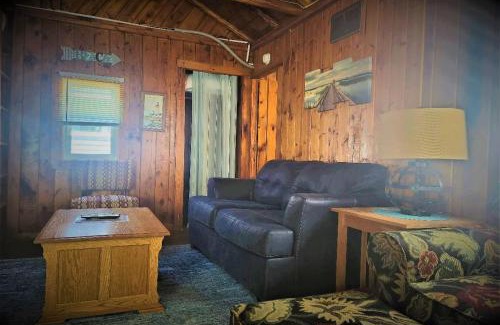 Oscoda Casa | Lake Huron - Super Cute Lake Front Cabin (Sleeps 5)
