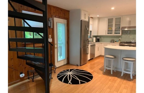 Hinesburg Casa | Lake Iroquois Exclusive - Close to Burlington!